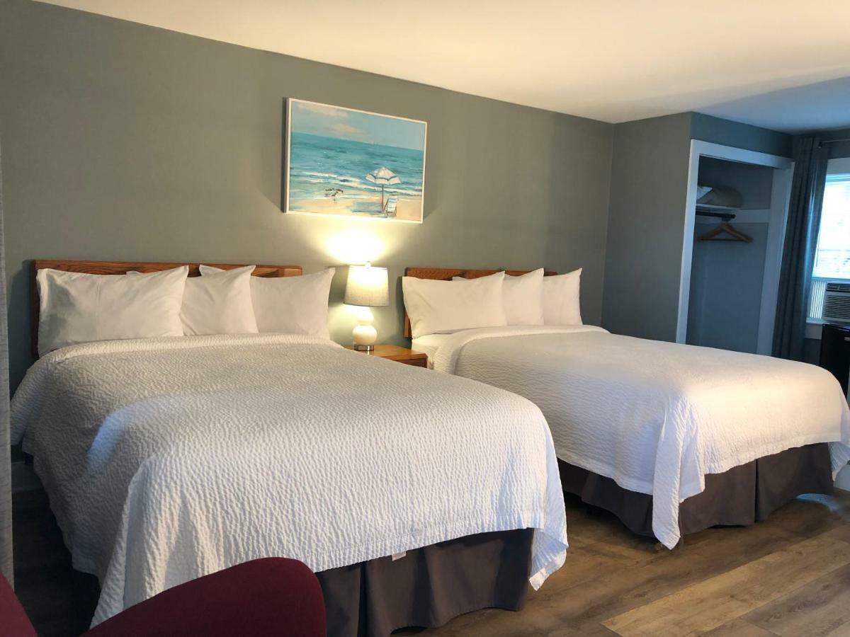 Hyannis Inn 3*