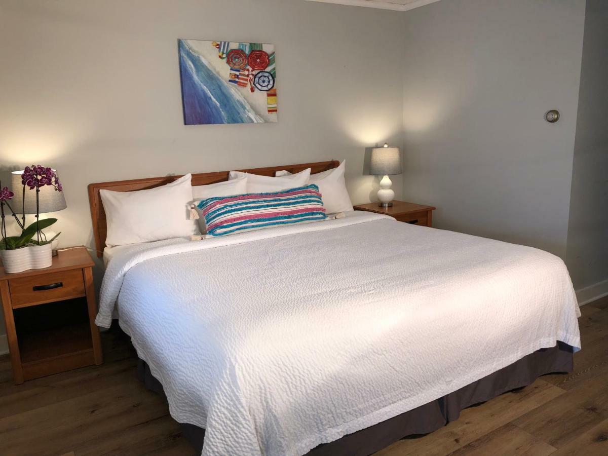 Hyannis Inn 3*