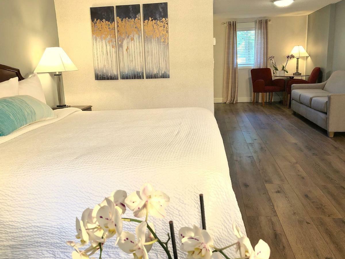 Hyannis Inn